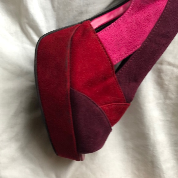 ❌ SOLD || Bakers Multi-Colored Peep-Toe Pumps - Picture 3 of 4